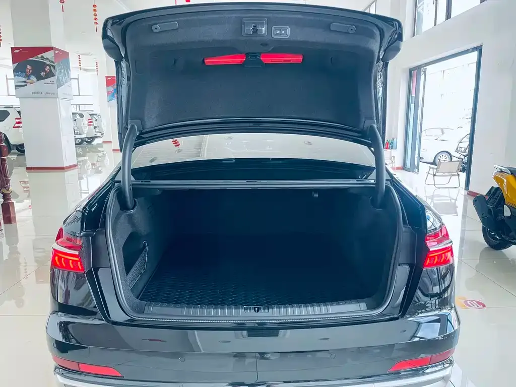 Audi A6L 2024 из CN, фото 7