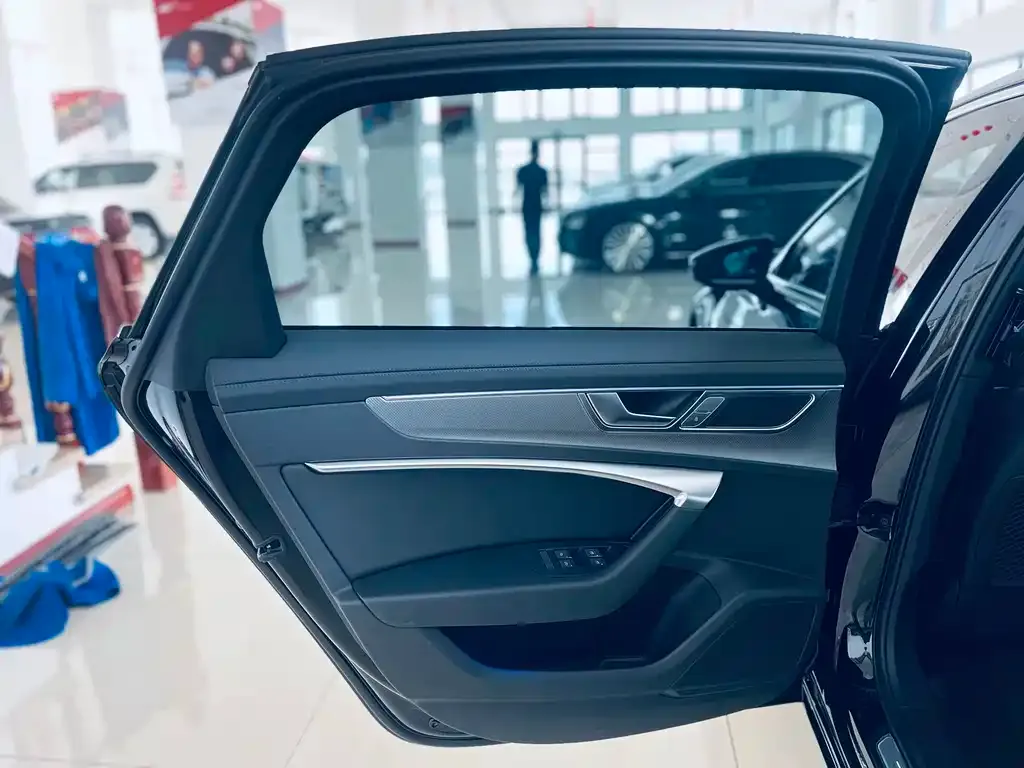 Audi A6L 2024 из CN, фото 8