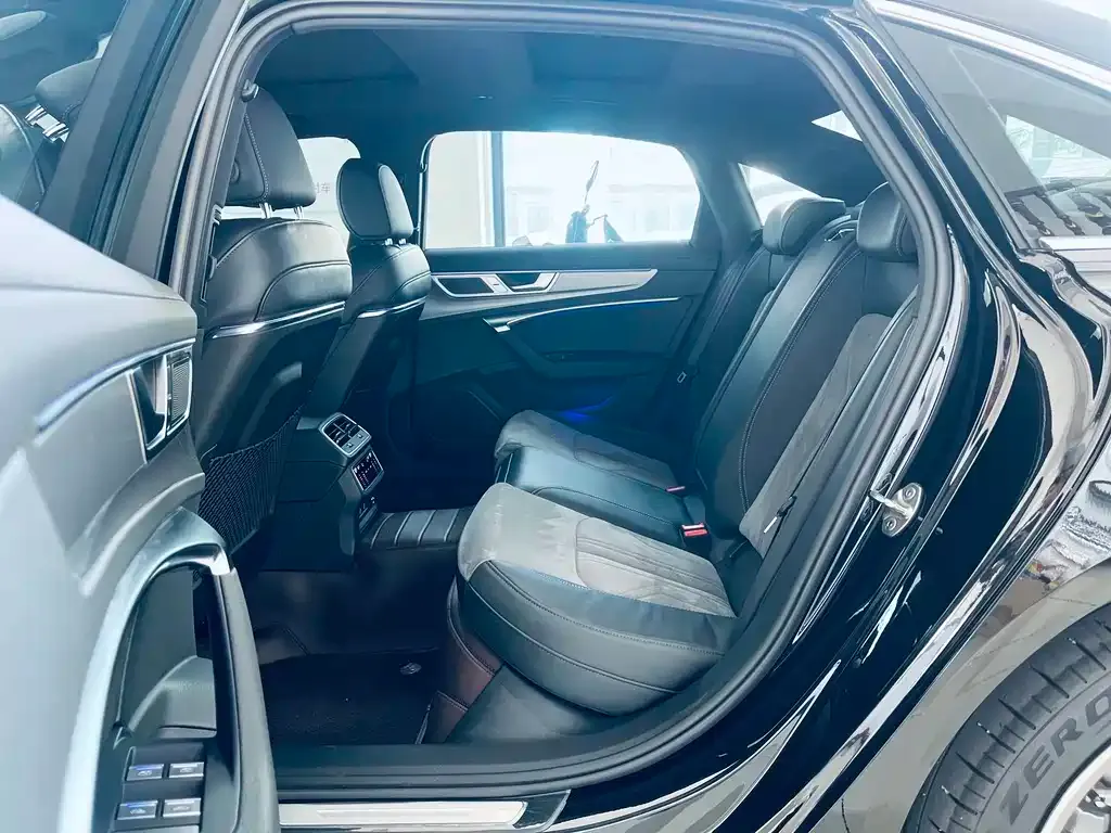 Audi A6L 2024 из CN, фото 9
