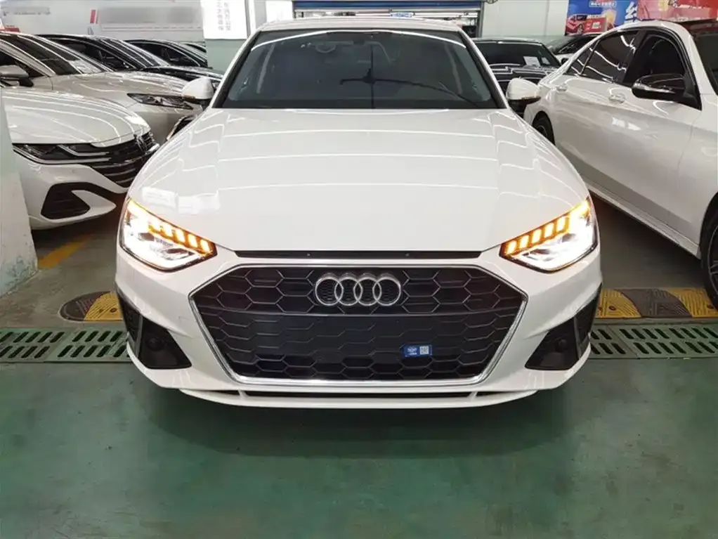 Audi A4L 2022 из CN, фото 4