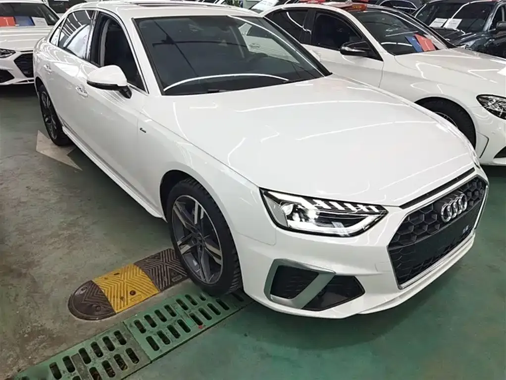 Audi A4L 2022 из CN, фото 5