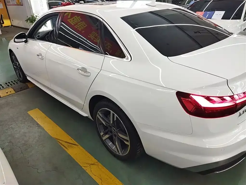 Audi A4L 2022 из CN, фото 6