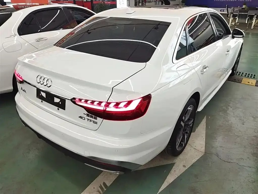 Audi A4L 2022 из CN, фото 8