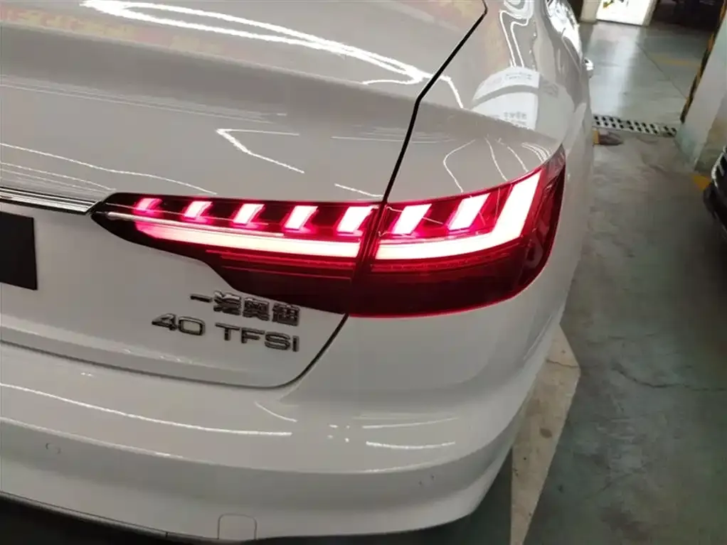 Audi A4L 2022 из CN, фото 9