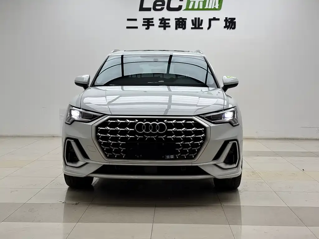 Audi Q3 2024 из CN, фото 2