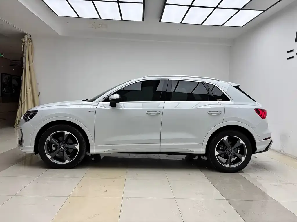 Audi Q3 2024 из CN, фото 4