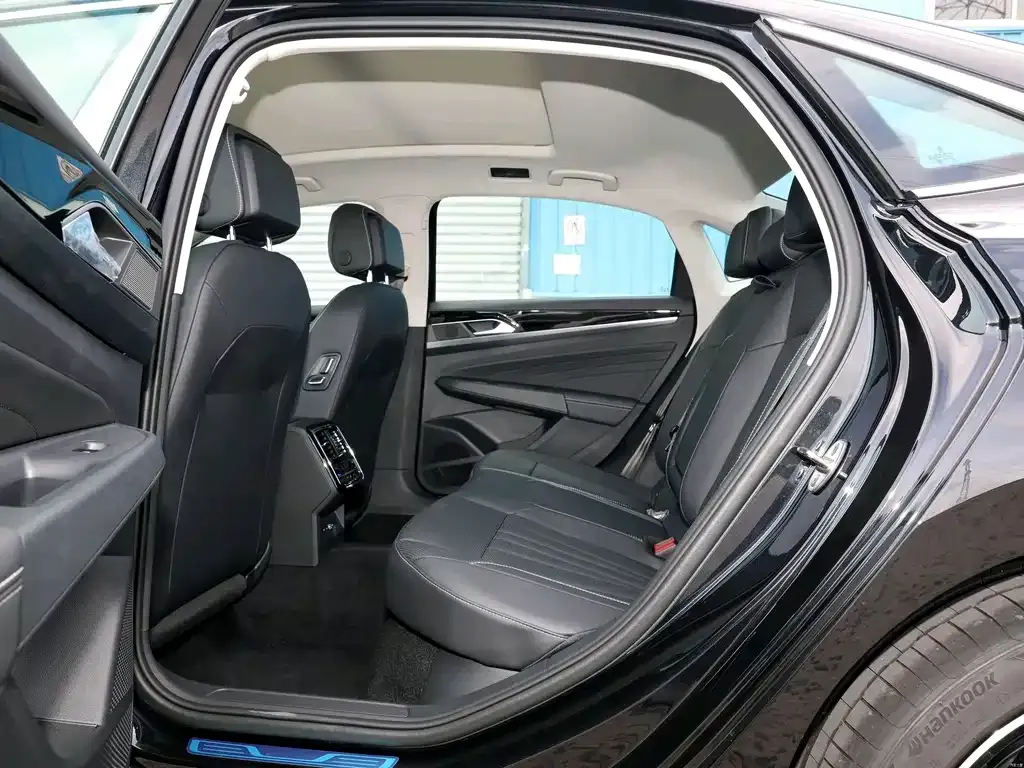 Volkswagen Passat — фото 10