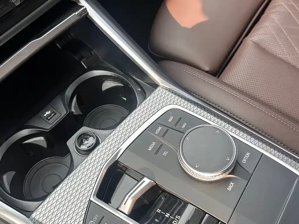 BMW 3 Series 2023 из CN, фото 7