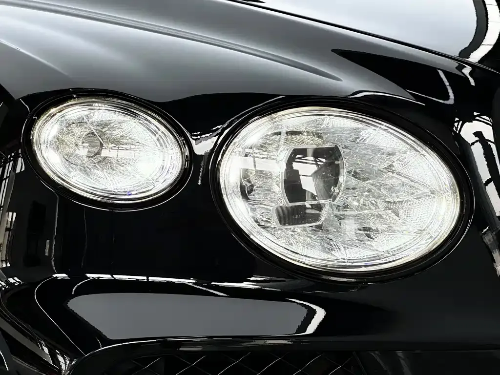 Bentley Bentayga 2022 из CN, фото 9