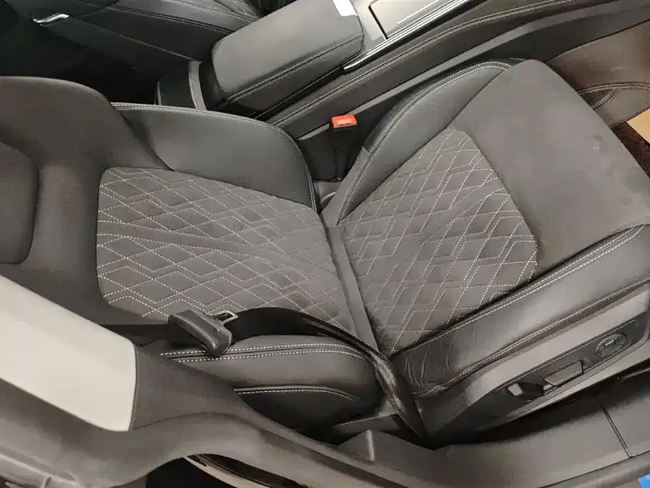 Audi A7L 2024 из CN, фото 8