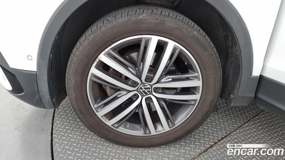Volkswagen Tiguan — фото 5