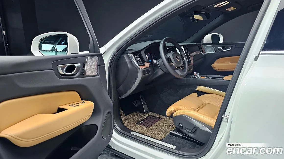 Volvo XC60 — фото 10