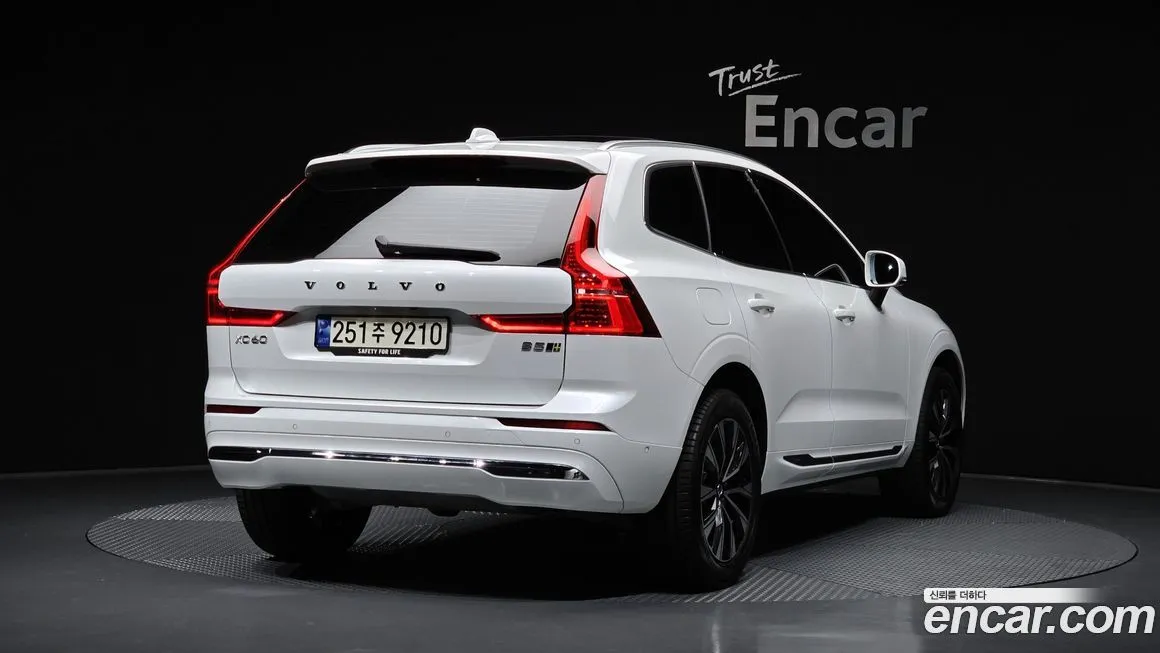 Volvo XC60 — фото 2