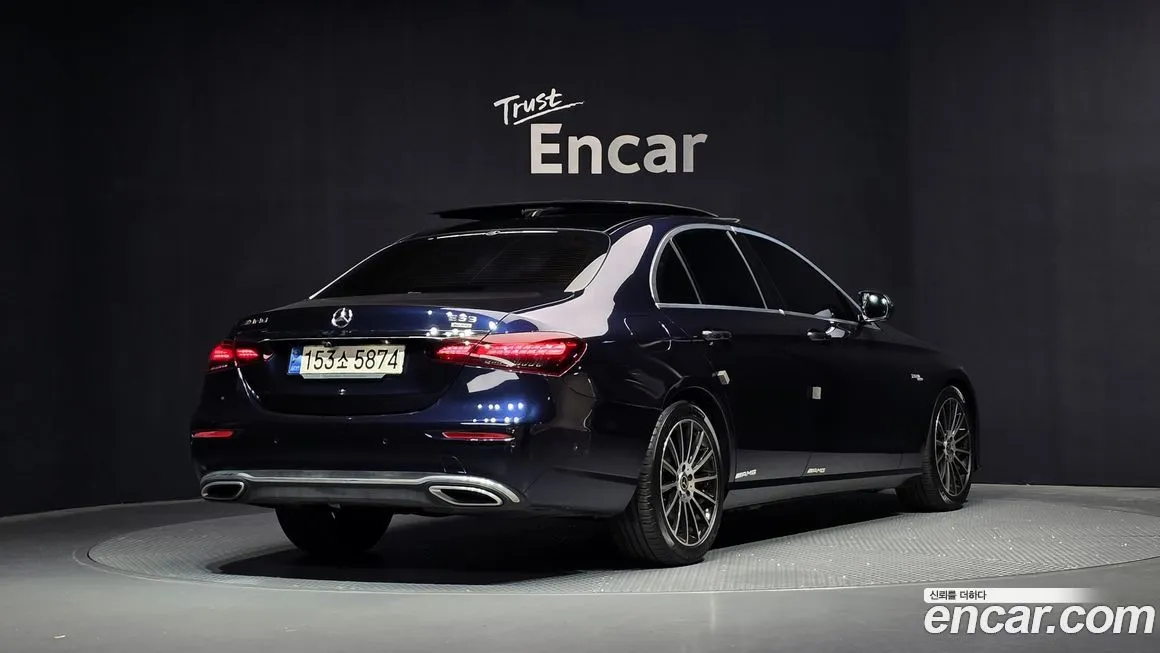 Mercedes-Benz E-Class — фото 2