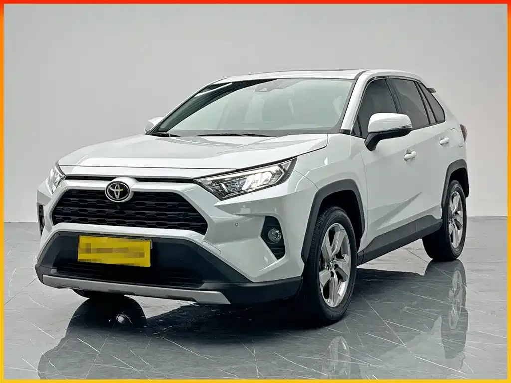 Toyota RAV4 — фото 1