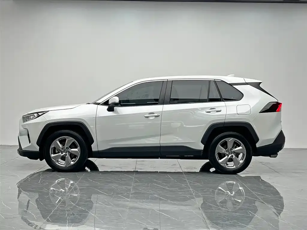 Toyota RAV4 — фото 3