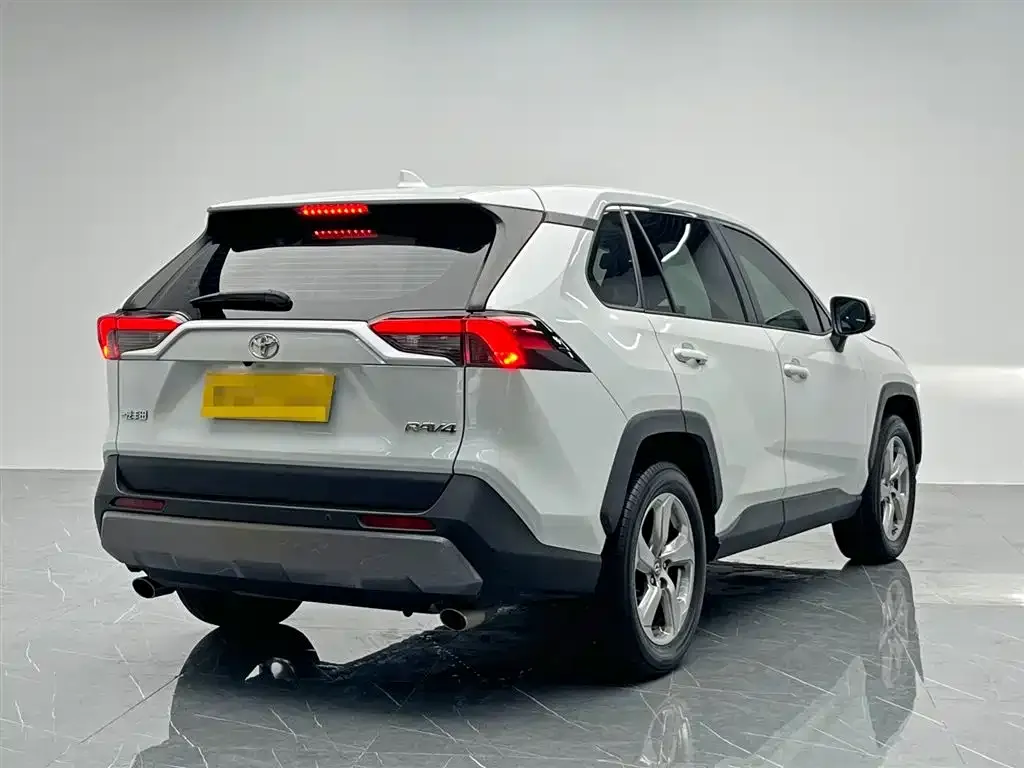 Toyota RAV4 — фото 6
