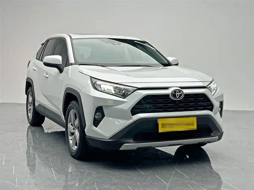 Toyota RAV4 — фото 8