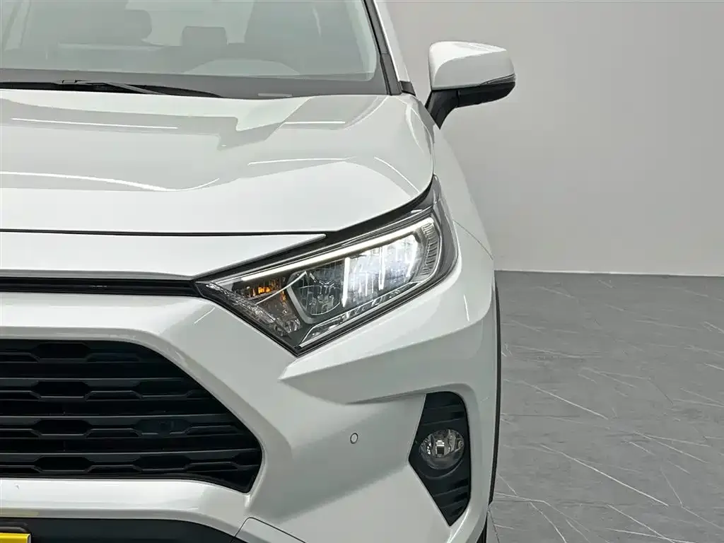 Toyota RAV4 — фото 9