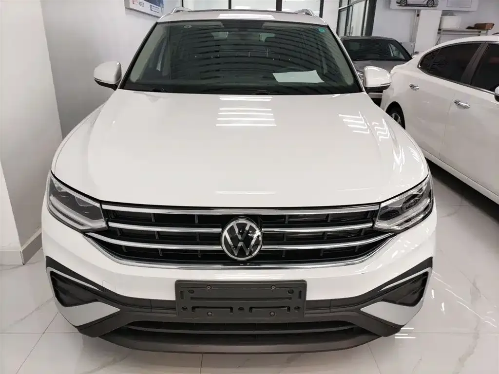 Volkswagen Tiguan L — фото 3
