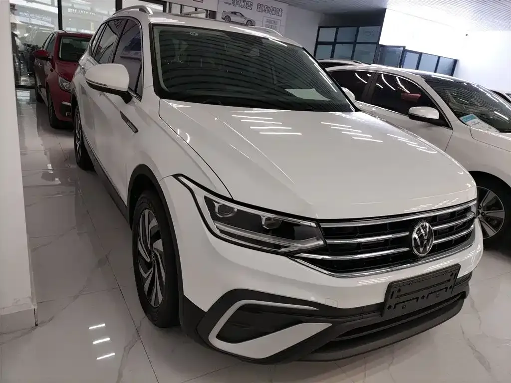 Volkswagen Tiguan L — фото 4