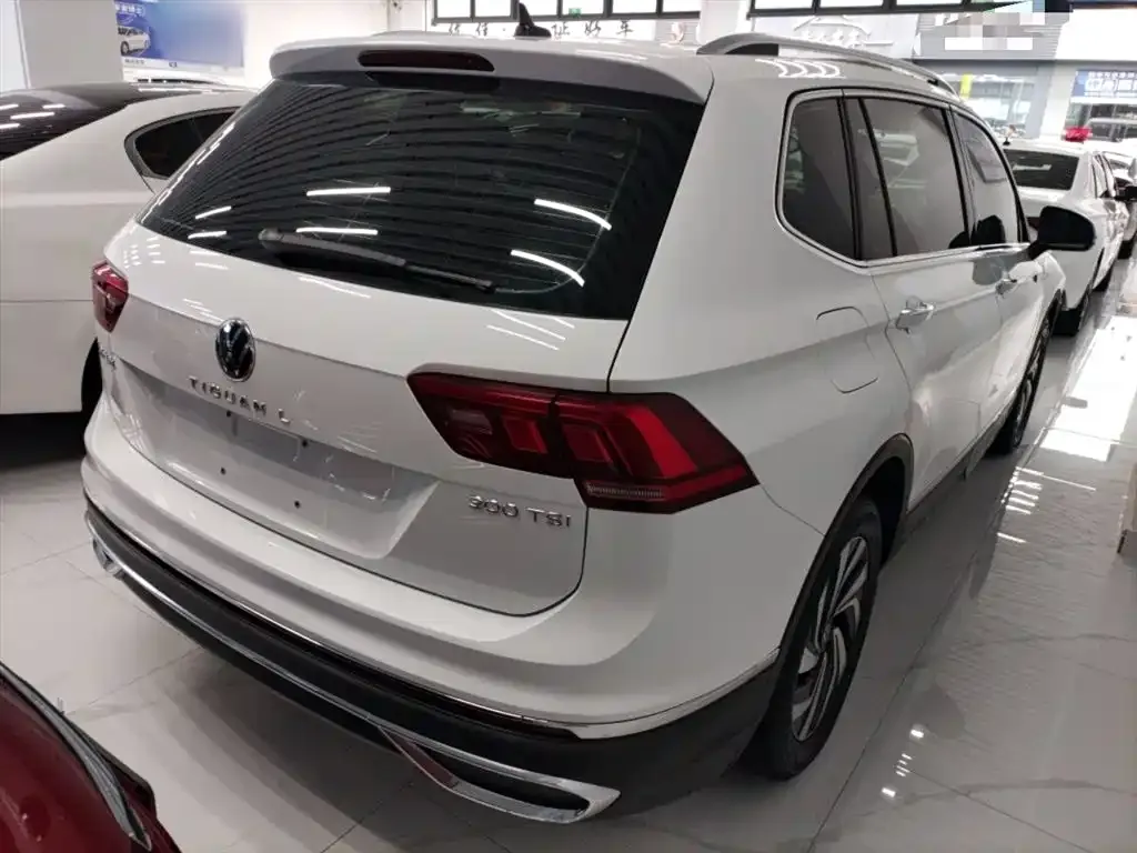 Volkswagen Tiguan L — фото 7