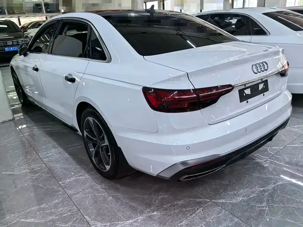 Audi A4L 2023 из CN, фото 4