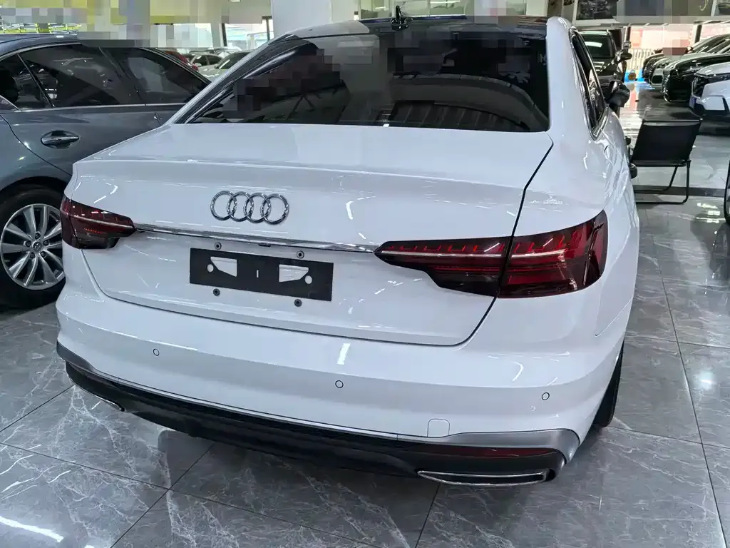 Audi A4L 2023 из CN, фото 5