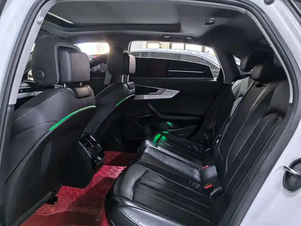 Audi A4L 2023 из CN, фото 9