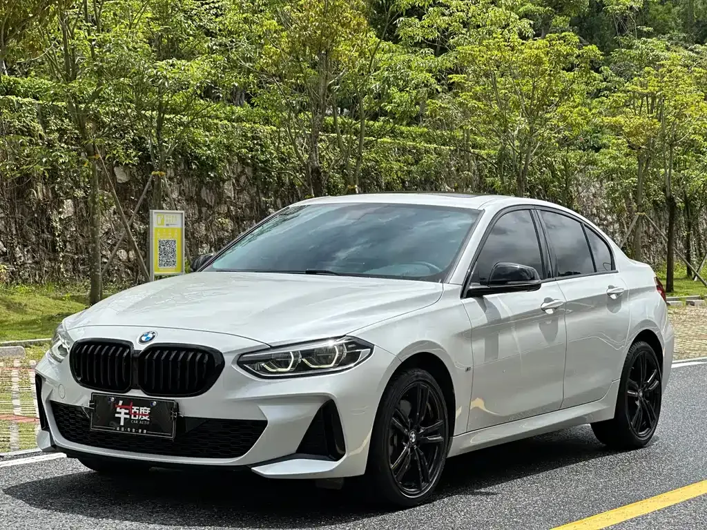 BMW 1 Series 2021 из CN, фото 1