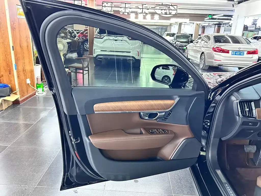 Volvo S90 — фото 10