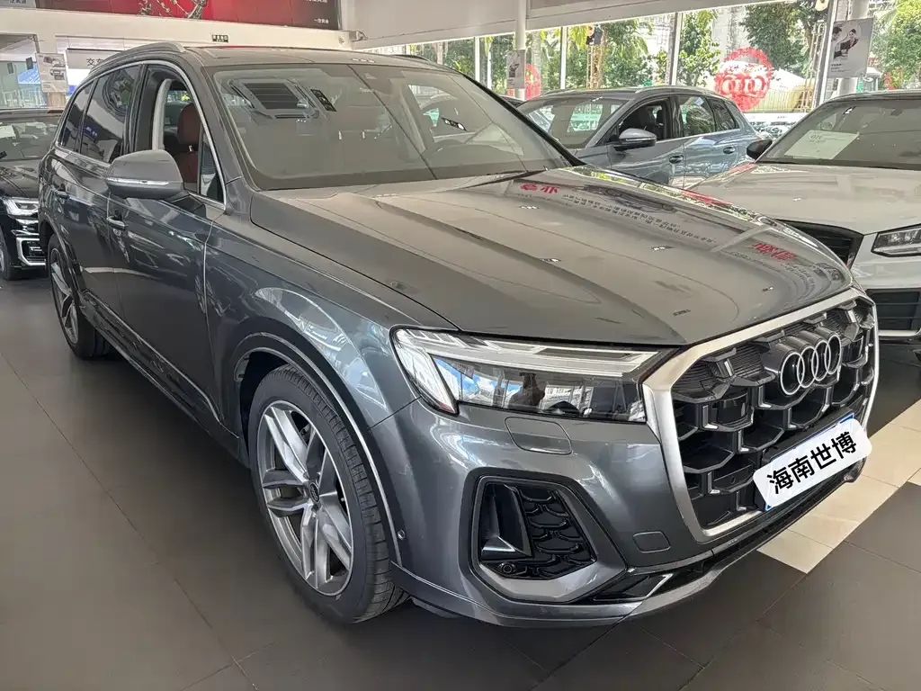 Audi Q7 2024 из CN, фото 2