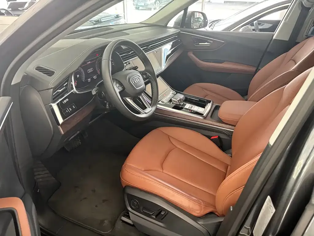 Audi Q7 2024 из CN, фото 5