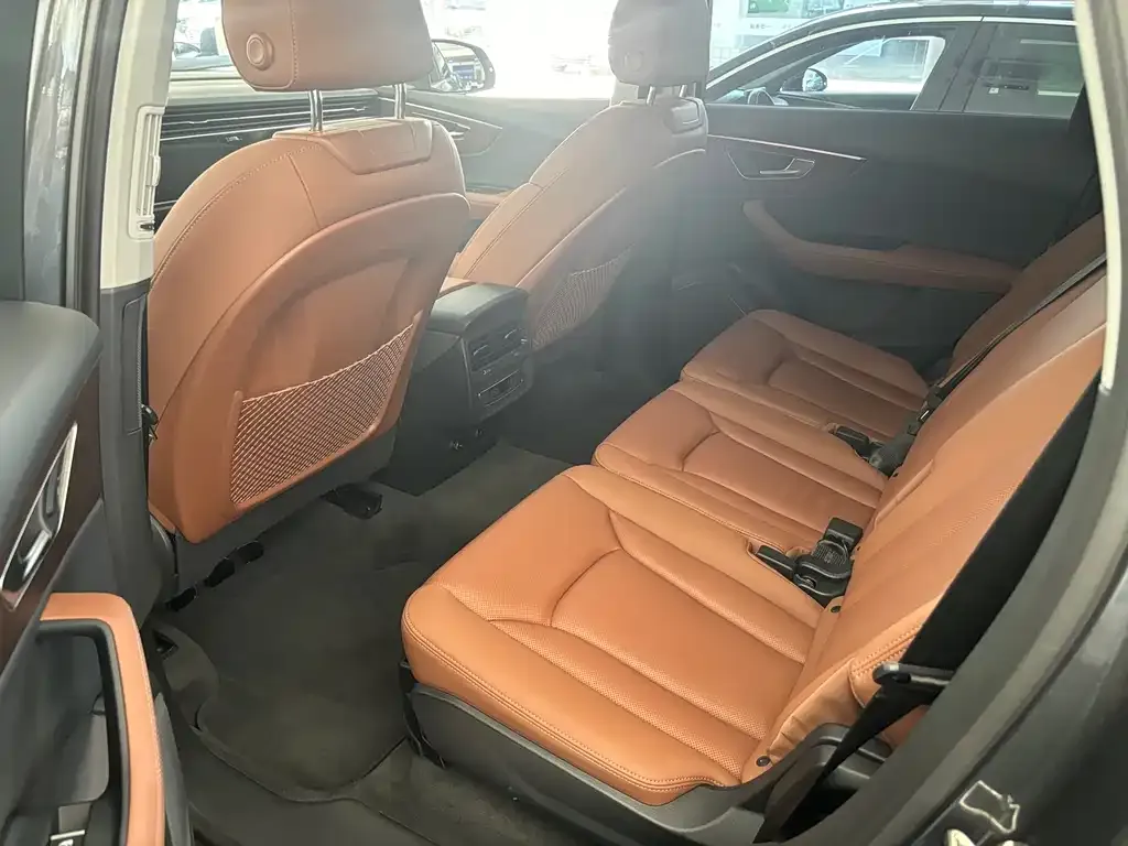 Audi Q7 2024 из CN, фото 6