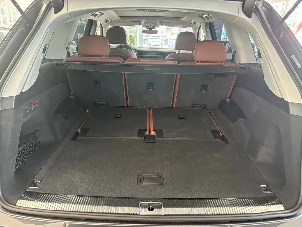 Audi Q7 2024 из CN, фото 7