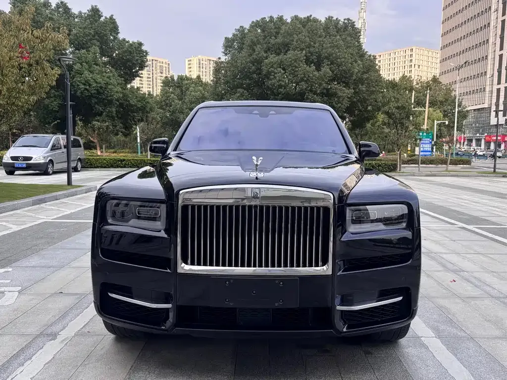 Rolls-Royce Cullinan — фото 1