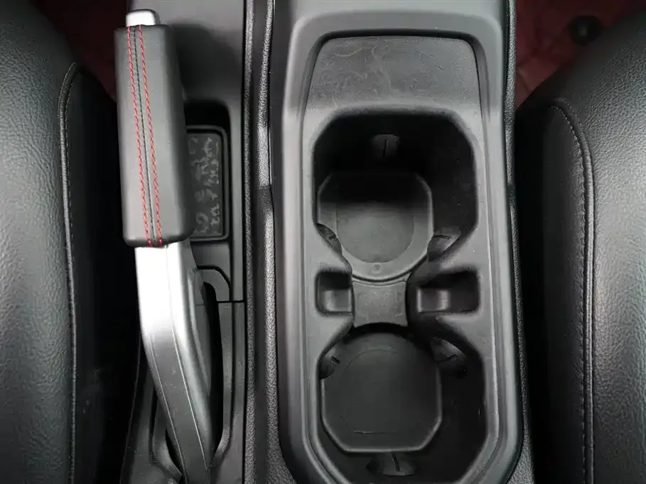 Jeep Wrangler — фото 10