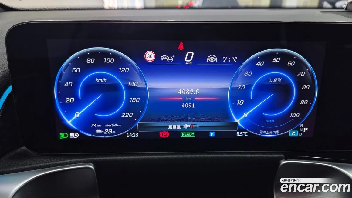 Mercedes-Benz EQB 2025 из KR, фото 8