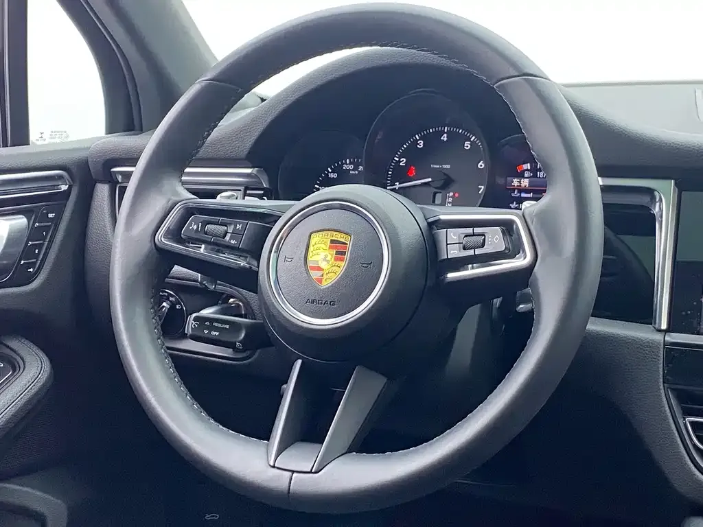 Porsche Macan — фото 9