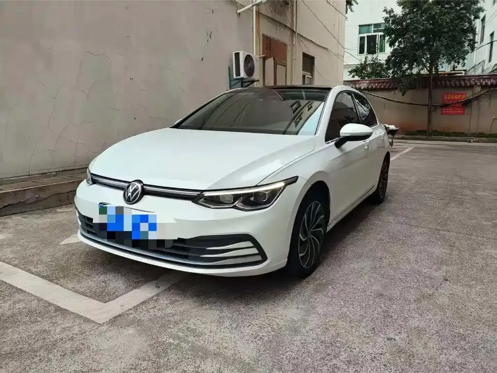 Volkswagen Golf 2023 из CN, фото 2