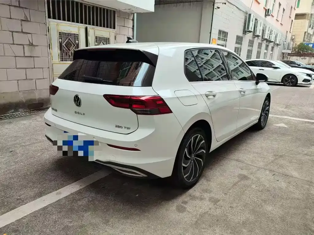 Volkswagen Golf 2023 из CN, фото 4