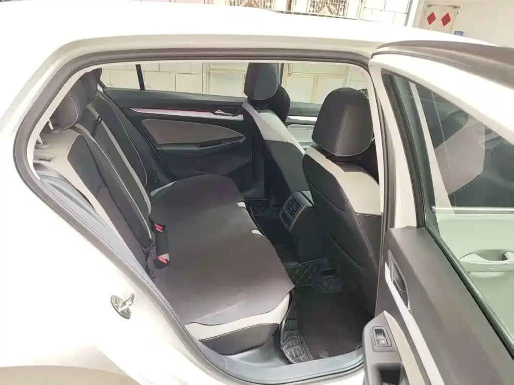 Volkswagen Golf 2023 из CN, фото 6