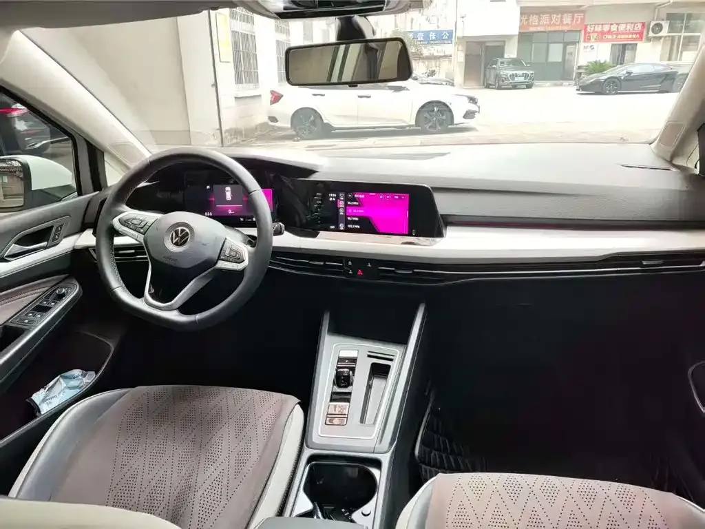Volkswagen Golf 2023 из CN, фото 8