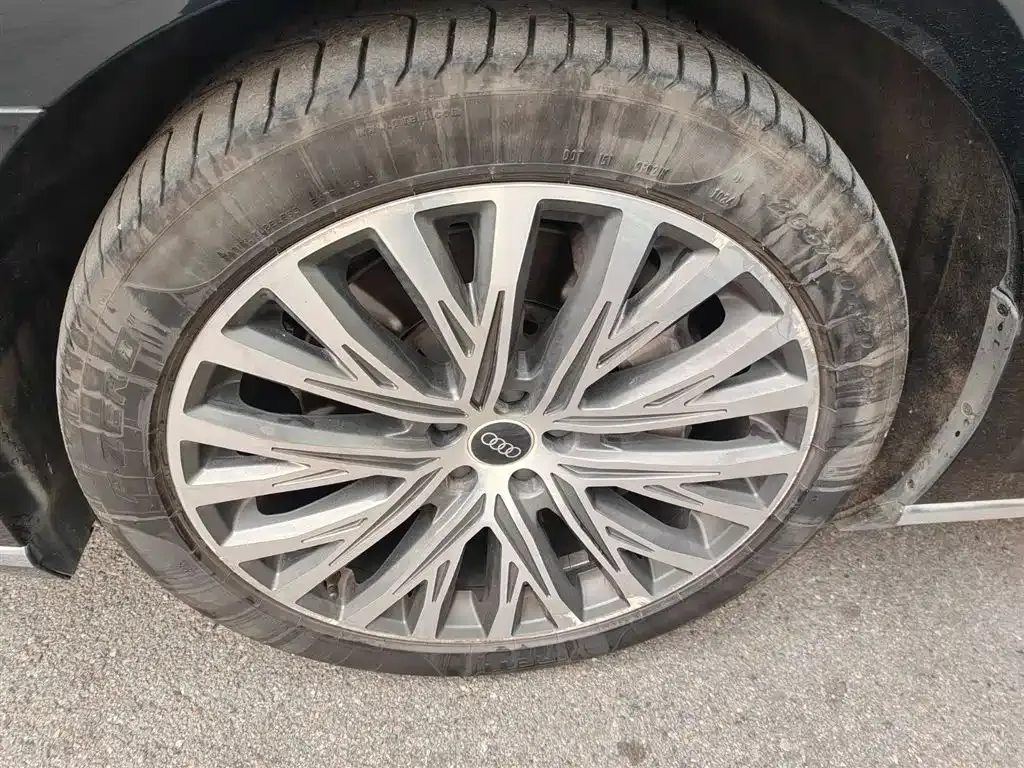Audi A8 2022 из CN, фото 2