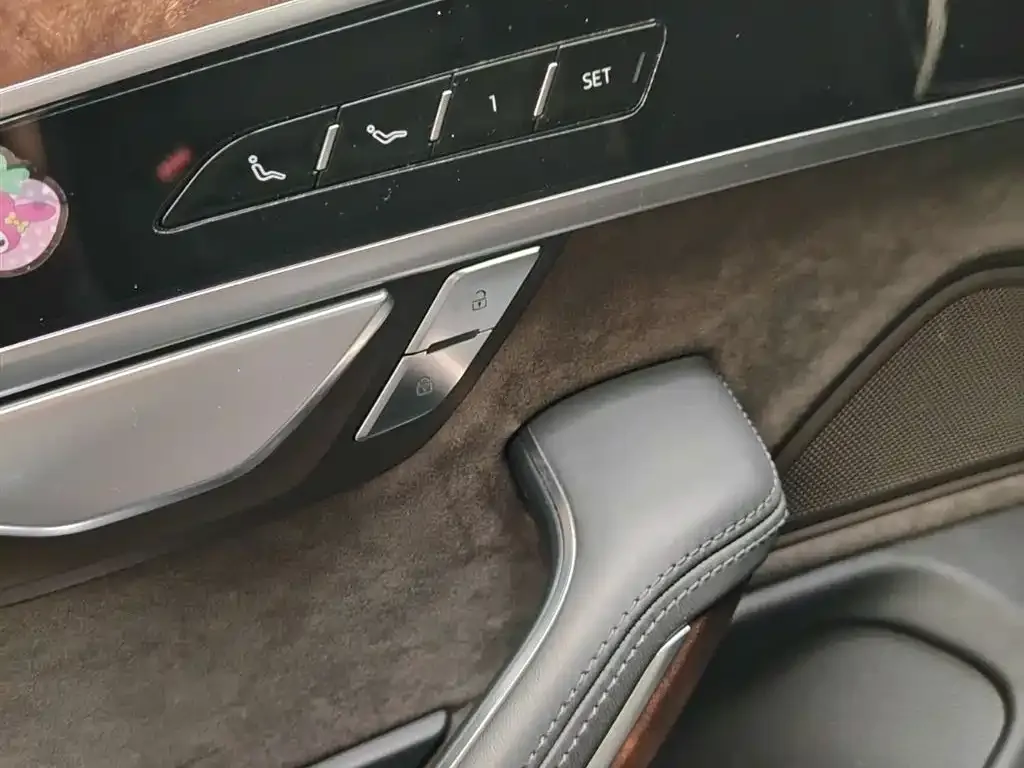 Audi A8 2022 из CN, фото 6