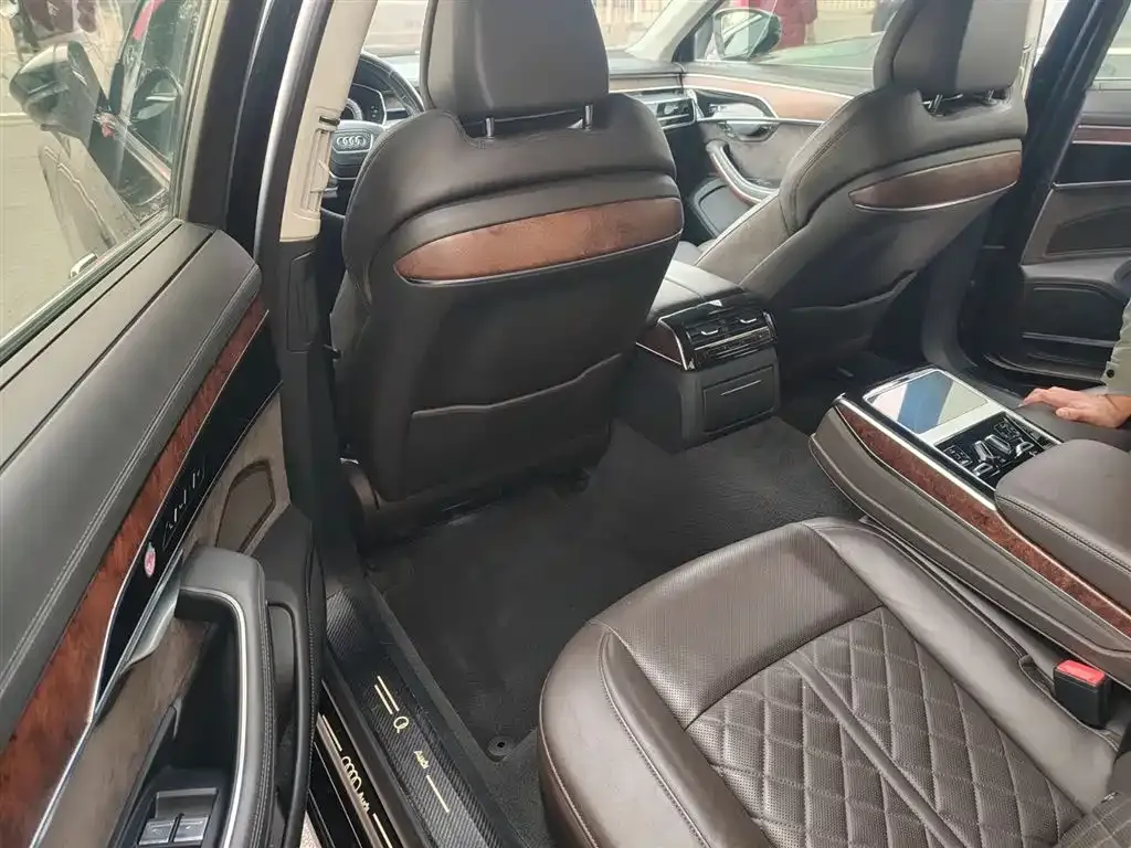 Audi A8 2022 из CN, фото 7