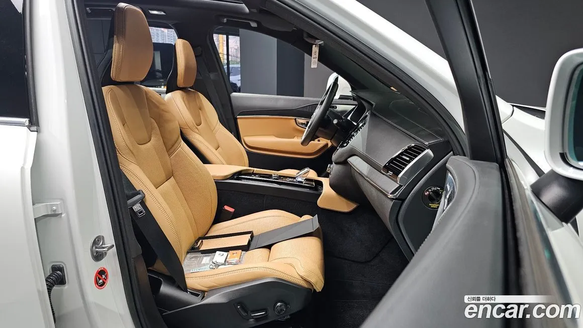 Volvo XC90 — фото 10