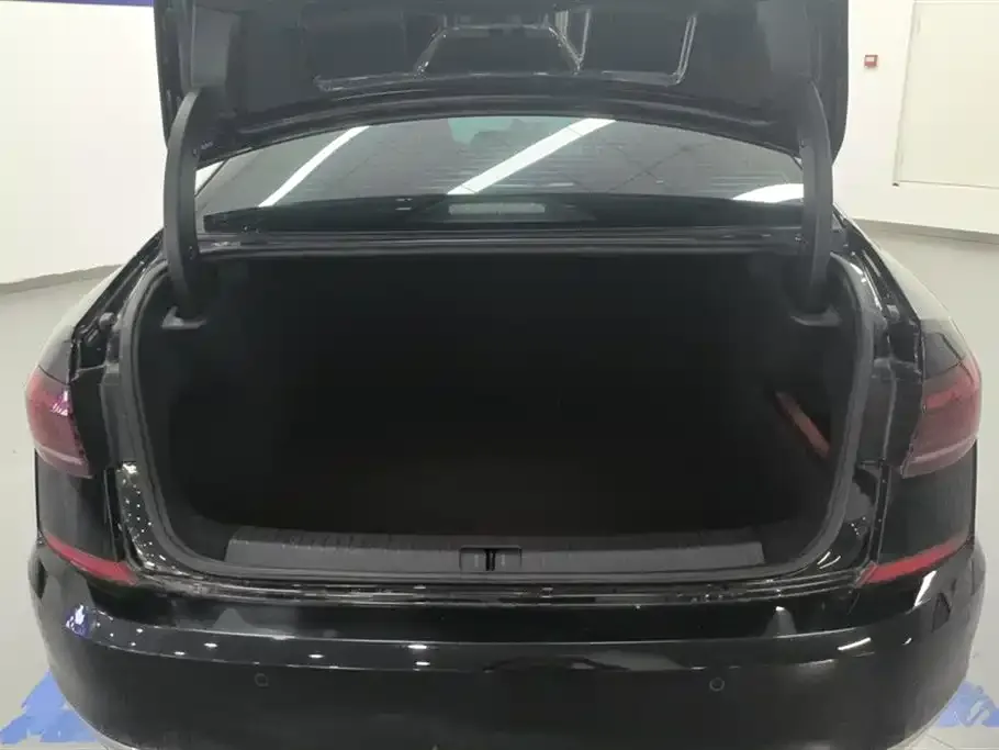 Volkswagen Passat 2023 из CN, фото 4