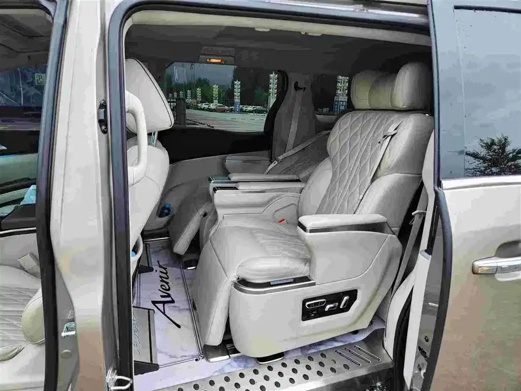 Buick GL8 2022 из CN, фото 2
