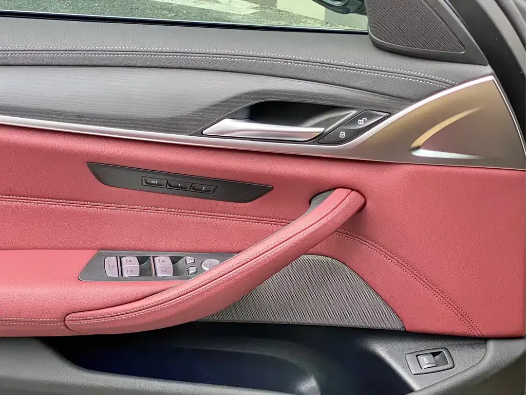 BMW 5 Series 2023 из CN, фото 7